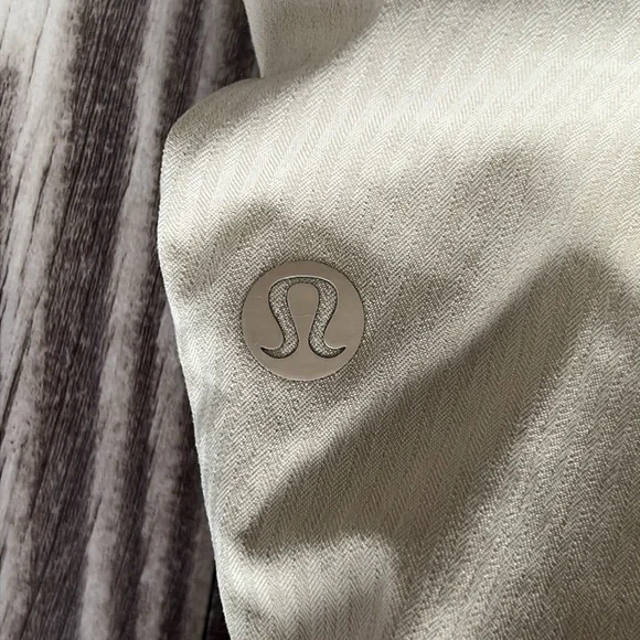 Lululemon Beyond the Studio 7/8 Jogger Trench - Picture 4 of 12